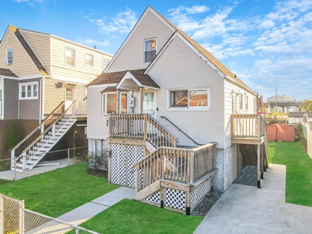  4 BR,  1.00 BTH  Cape style home in Arverne
